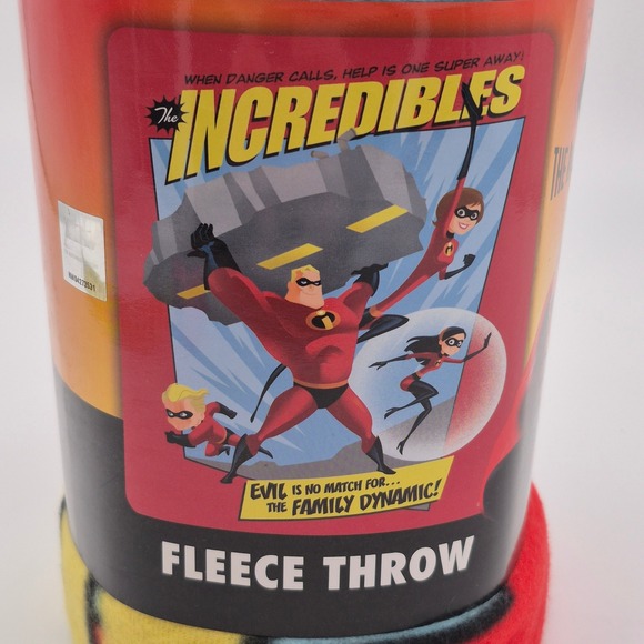 The Incredibles Family Fleece Throw Blanket 50" x 60" The Northwest Company Red - Picture 2 of 7